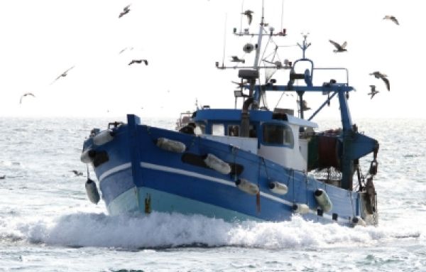 photographie d'un bateau de pêche