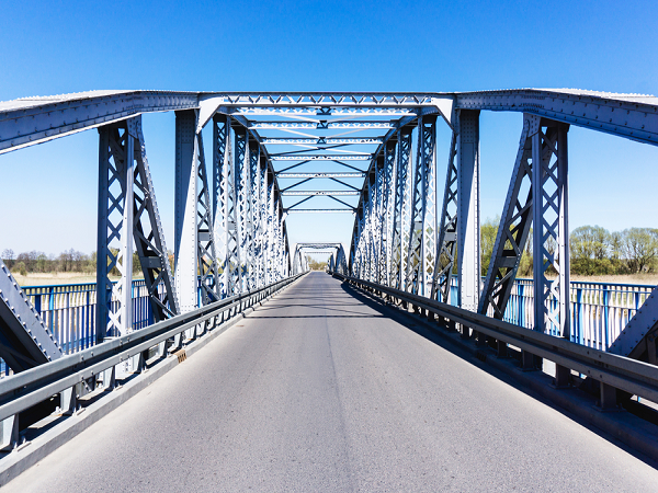 Un pont métallique