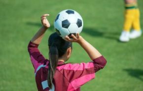 photographie d'une joueuse de foot